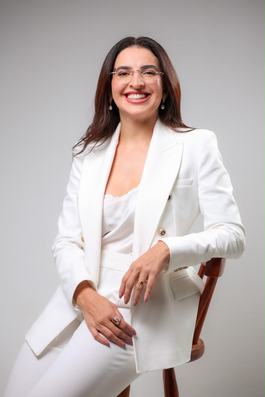 Foto da Dra. Marenize Leite